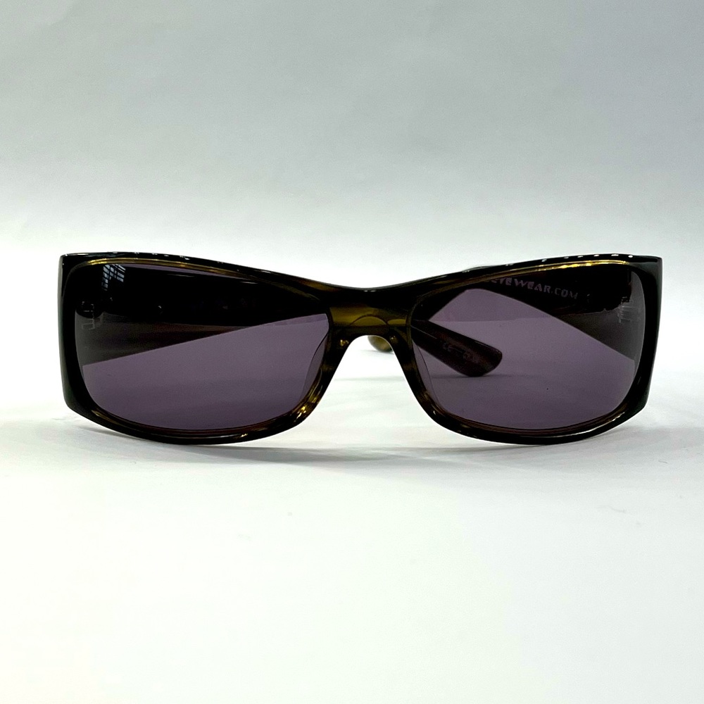 DSO Eyewear Menace Sunglasses in Shiny Black - Smoke
